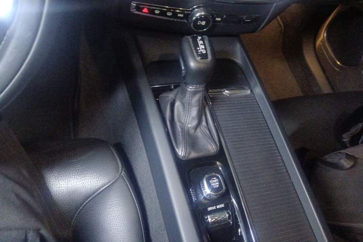 Used Volvo XC60 2019 T5 4x4 Smart Edition China V Standard Gear Lever