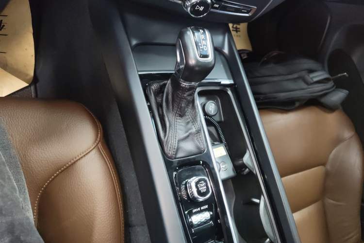 Used Volvo XC60 2019 T5 4x4 Smart Edition China V Standard Gear Lever