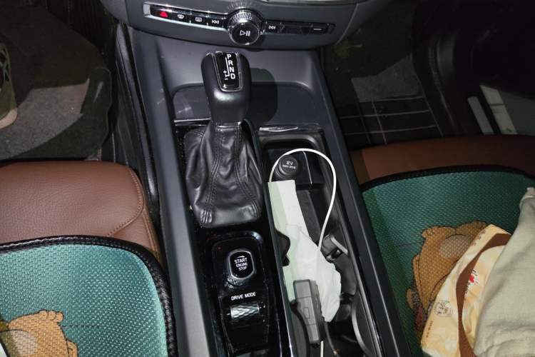 Used Volvo XC60 2019 T5 4x4 Smart Edition China VI Standard Gear Lever