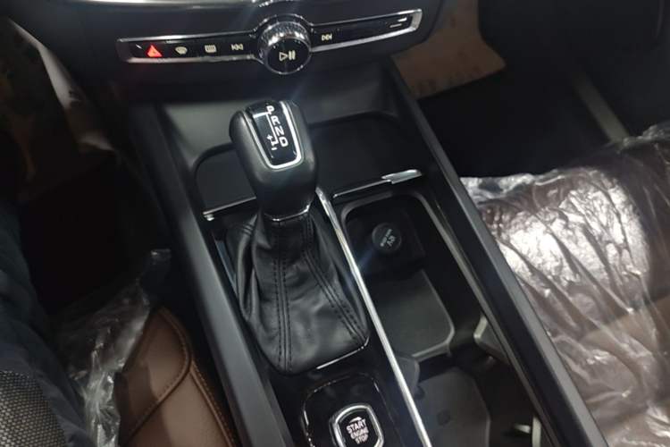 Used Volvo XC60 2019 T5 4x4 Smart Edition China V Standard Gear Lever