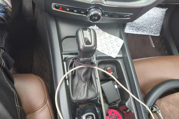 Used Volvo XC60 2019 T5 4x4 Smart Edition China V Standard Gear Lever