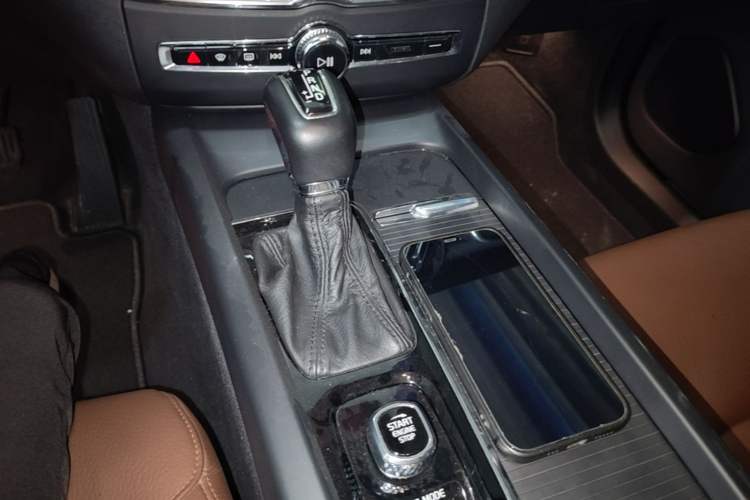Used Volvo XC60 2019 T5 4x4 Zhiyuan Edition China VI Standard Gear Lever