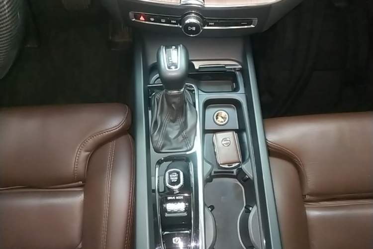 Used Volvo XC60 2019 T5 4x4 Zhiya Luxury Edition China VI Standard Gear Lever