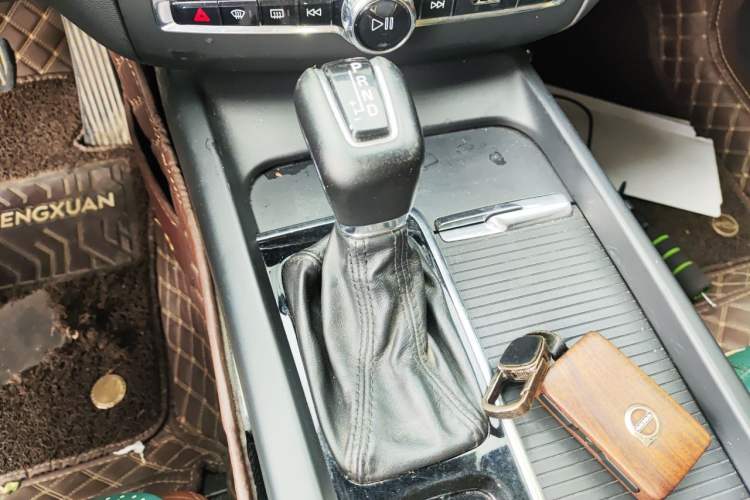 Used Volvo XC60 2019 T5 4x4 Smart Edition China V Standard Gear Lever