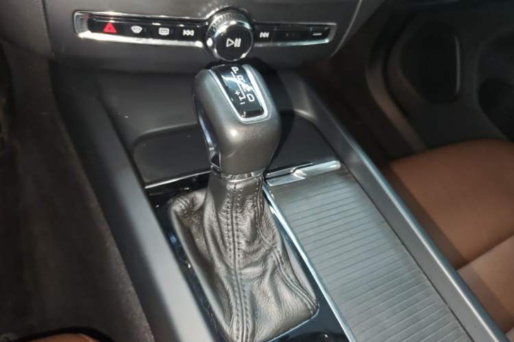 Used Volvo XC60 2019 T5 4x4 Smart Edition China V Standard Gear Lever