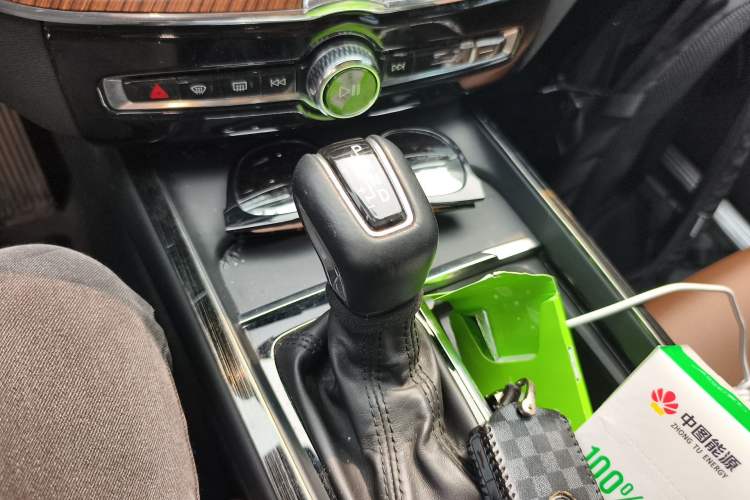 Used Volvo XC60 2019 T5 4x4 Smart Edition China VI Standard Gear Lever