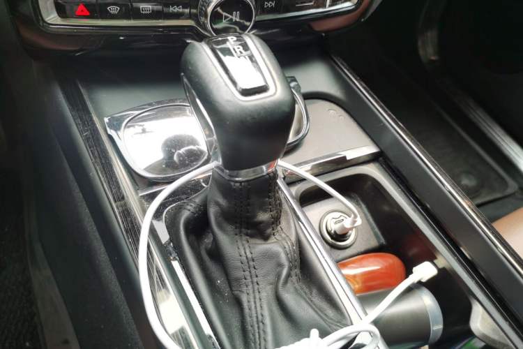 Used Volvo XC60  Gear Lever