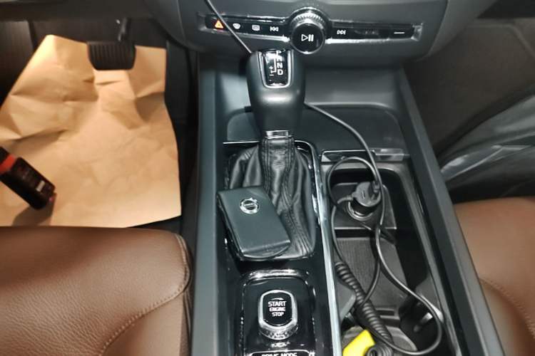 Used Volvo XC60 2019 T5 4x4 Smart Edition China VI Standard Gear Lever