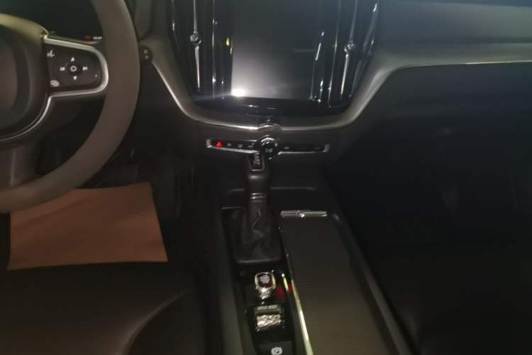 Used Volvo XC60 2019 T5 4x4 Smart Edition China V Standard Gear Lever