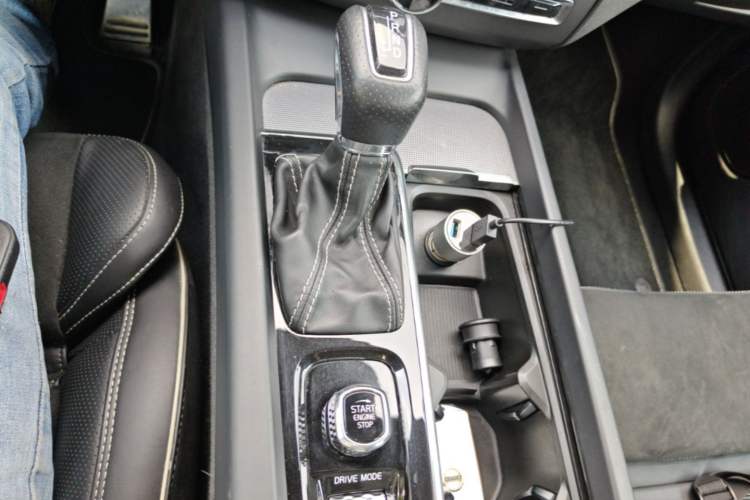 Used Volvo XC60 2019 T5 4x4 Zhiyuan Sport Edition China V Standard Gear Lever