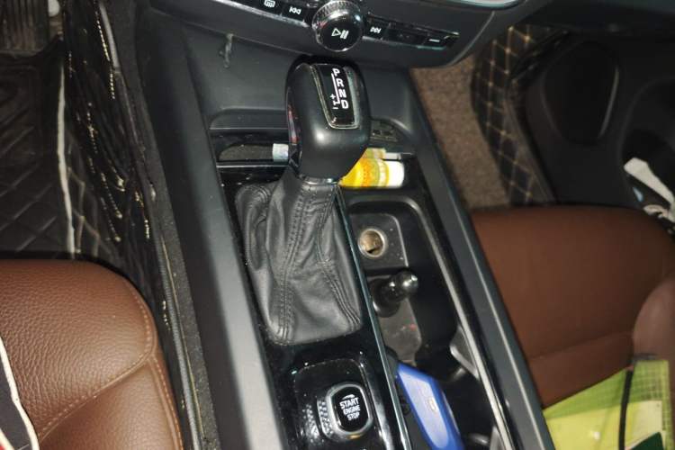 Used Volvo XC60 2019 T4 Zhiyi Edition China VI Gear Lever