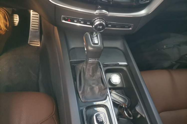 Used Volvo XC60 2019 T5 4x4 Smart Edition China V Standard Gear Lever