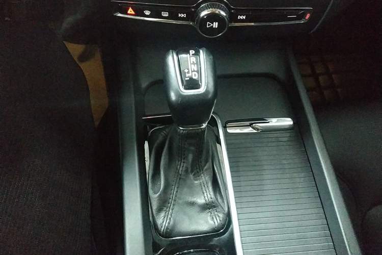 Used Volvo XC60 2019 T5 4x4 Zhiyuan Edition China VI Standard Gear Lever