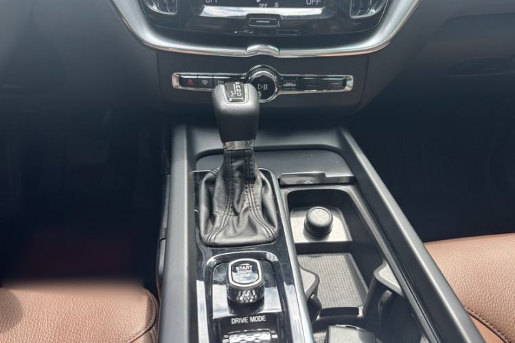 Used Volvo XC60 2019 T5 4x4 Smart Edition China V Standard Gear Lever