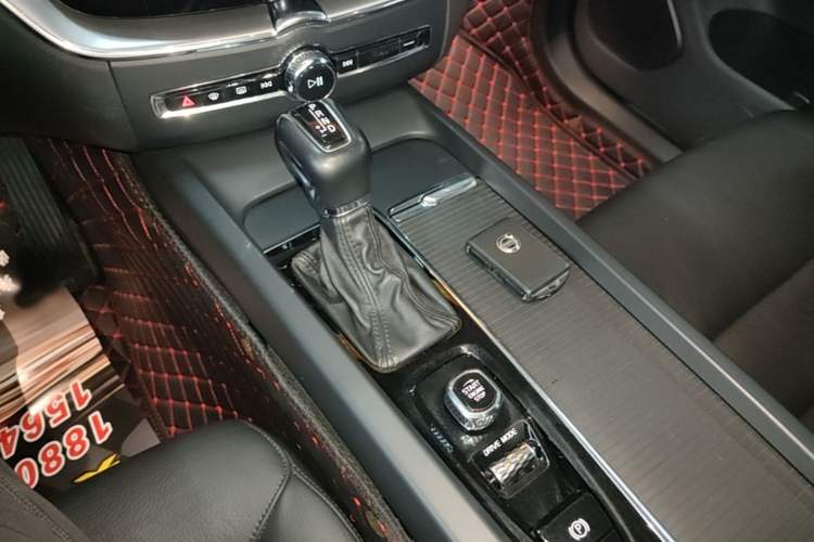 Used Volvo XC60 2019 T5 4x4 Smart Edition China VI Standard Gear Lever