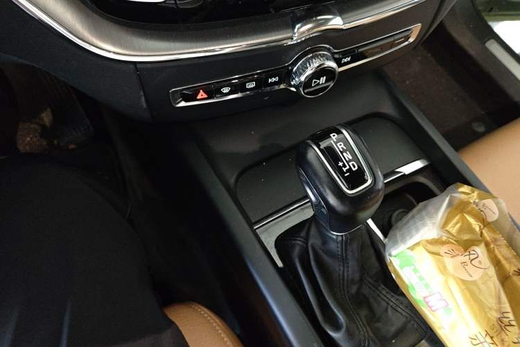 Used Volvo XC60 2019 T5 4x4 Smart Edition China V Standard Gear Lever