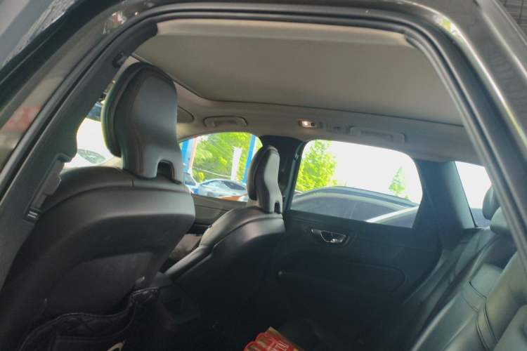 Used Volvo XC60 2019 T5 4x4 Smart Edition China VI Standard Headliner