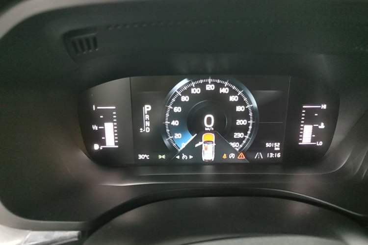 Used Volvo XC60 2019 T4 Zhiyi Edition China V Standard Instrument Cluster