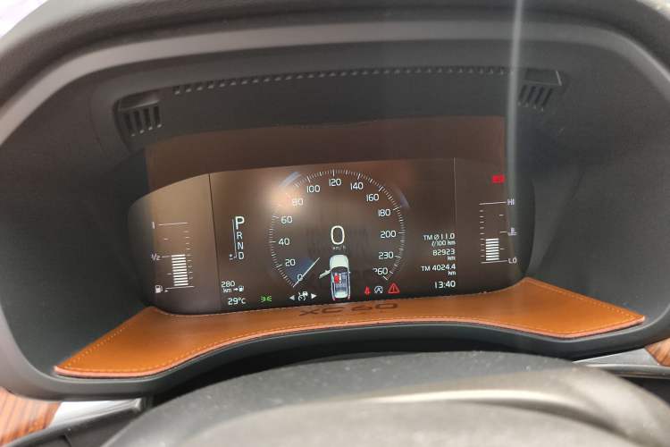 Used Volvo XC60 2019 T5 4x4 Smart Edition China VI Standard Instrument Cluster