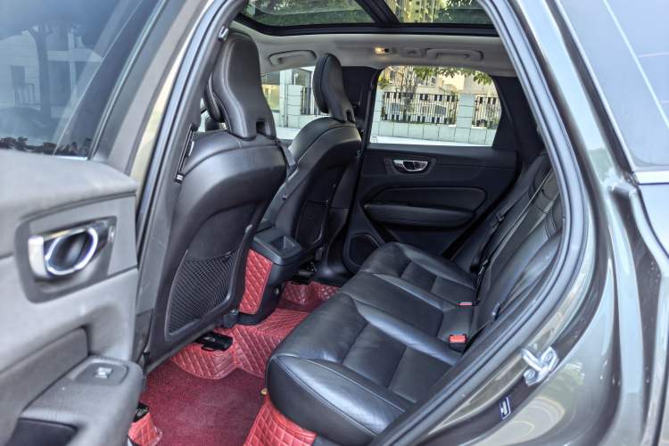 Used Volvo XC60 2019 T5 4x4 Smart Edition China VI Standard Interior 1