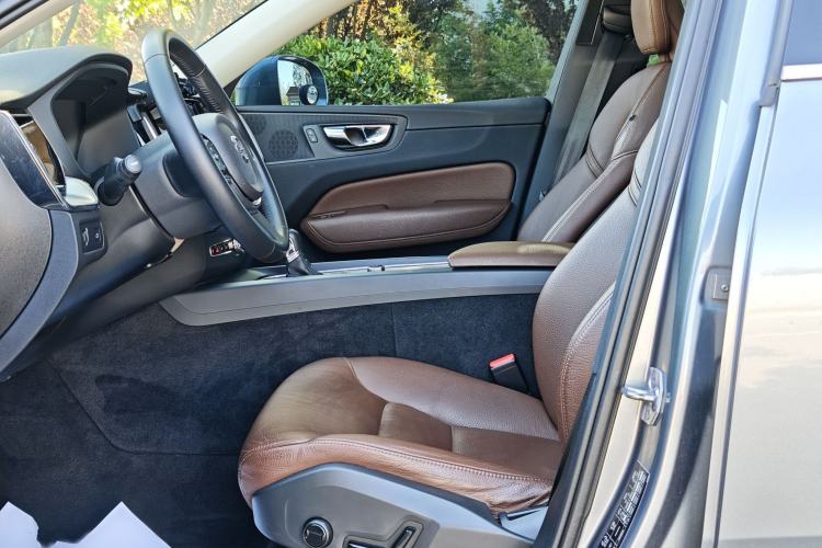 Used Volvo XC60 2019 T5 4x4 Zhiyuan Edition China VI Standard Interior 1