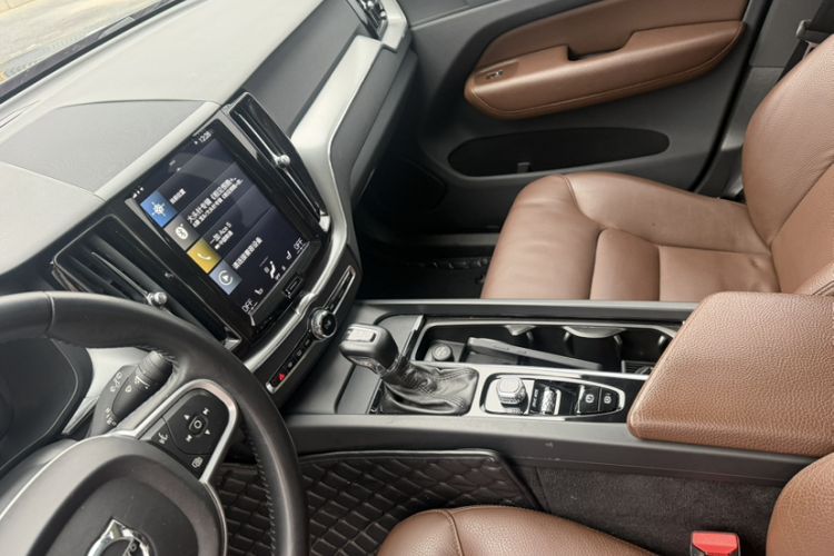 Used Volvo XC60 2019 T5 4x4 Smart Edition China V Standard Interior 1