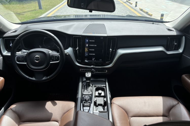 Used Volvo XC60 2019 T5 4x4 Smart Edition China V Standard Interior 1