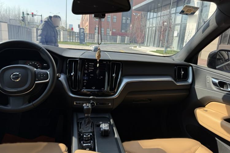 Used Volvo XC60 2019 T5 4x4 Smart Edition China VI Standard Interior 11