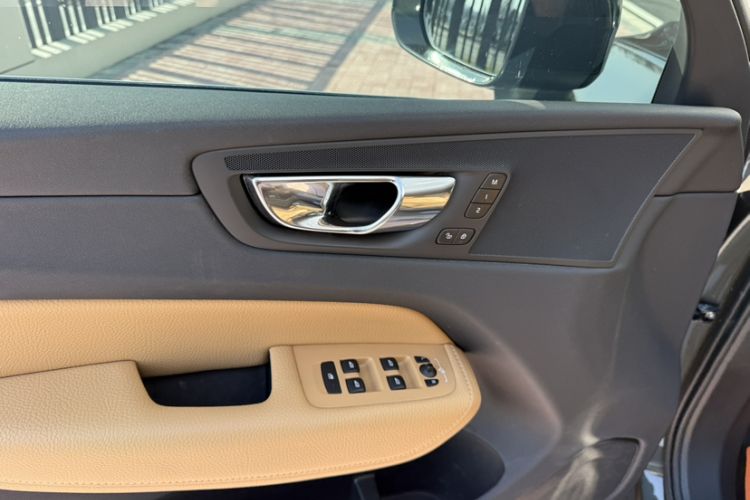 Used Volvo XC60 2019 T5 4x4 Smart Edition China VI Standard Interior 12
