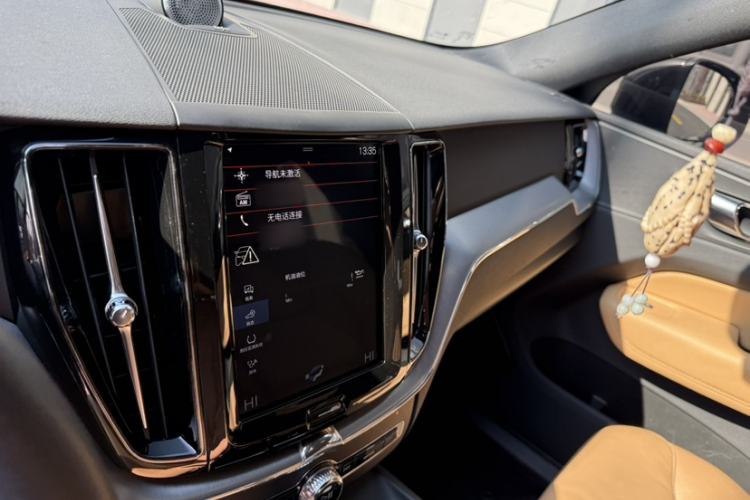 Used Volvo XC60 2019 T5 4x4 Smart Edition China VI Standard Interior 2