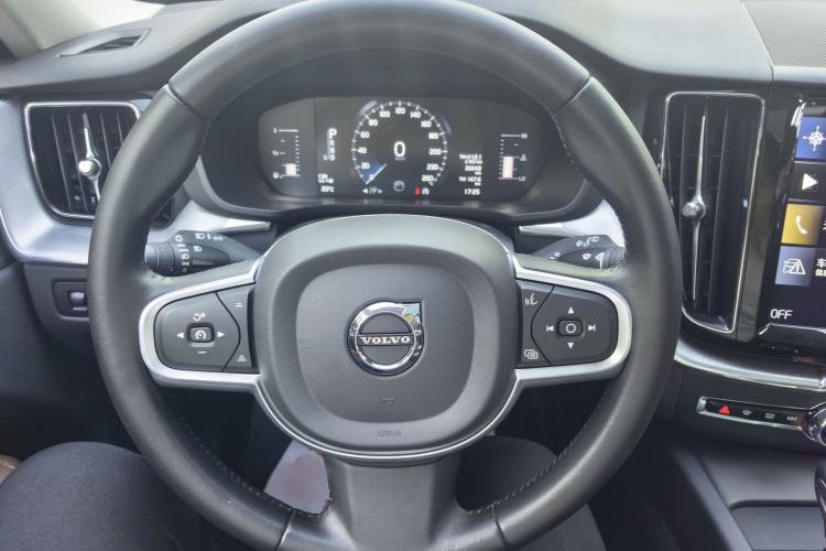 Used Volvo XC60 2019 T5 4x4 Smart Edition China VI Standard Interior 2