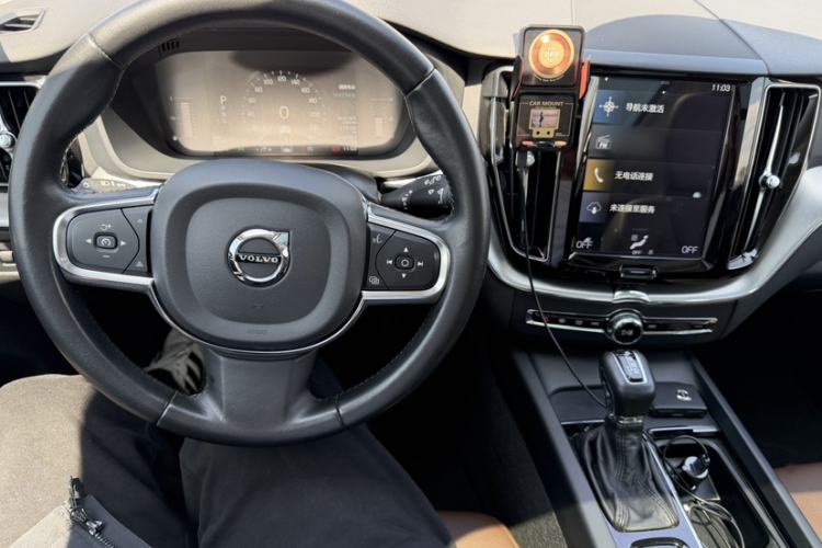 Used Volvo XC60 2019 T5 4x4 Smart Edition China VI Standard Interior 2