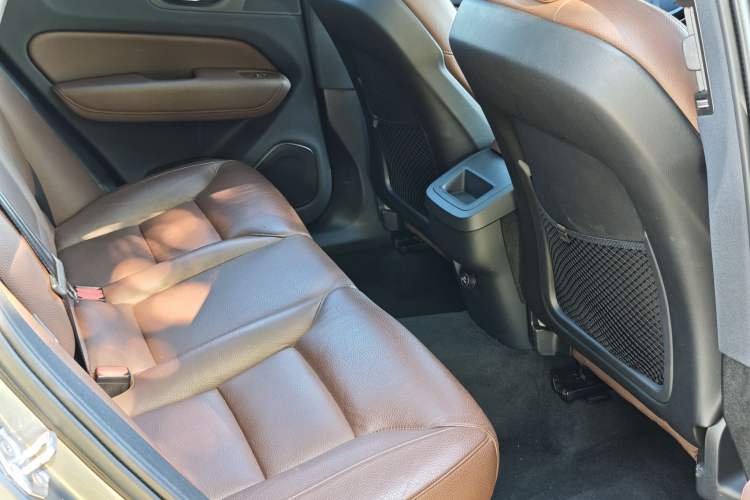 Used Volvo XC60 2019 T5 4x4 Zhiyuan Edition China VI Standard Interior 2