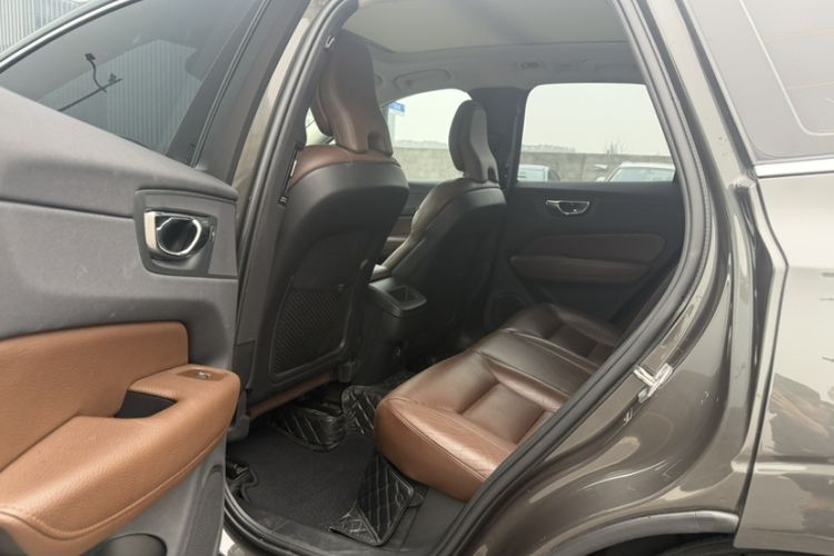 Used Volvo XC60 2019 T5 4x4 Smart Edition China V Standard Interior 2