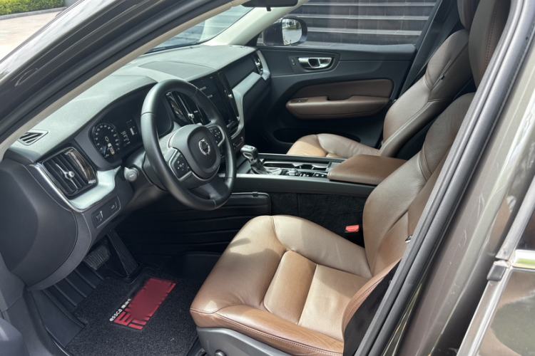 Used Volvo XC60 2019 T5 4x4 Smart Edition China V Standard Interior 2