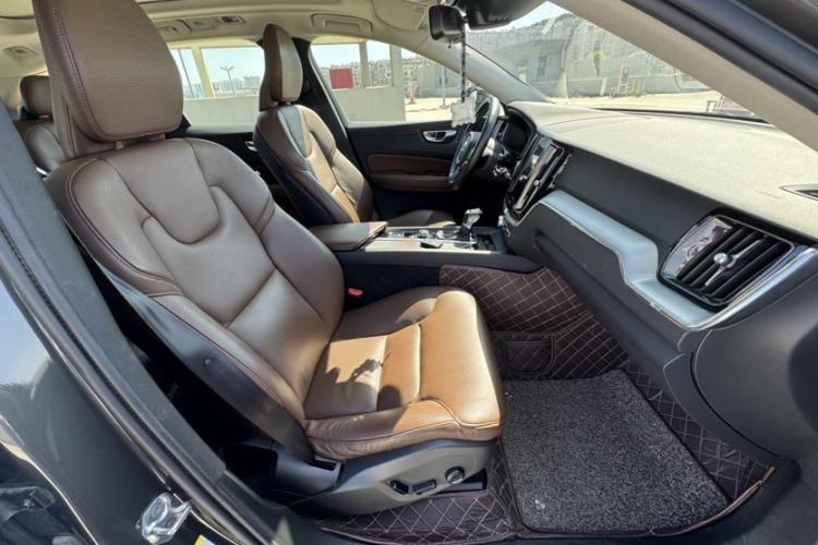 Used Volvo XC60 2019 T5 4x4 Smart Edition China V Standard Interior 3
