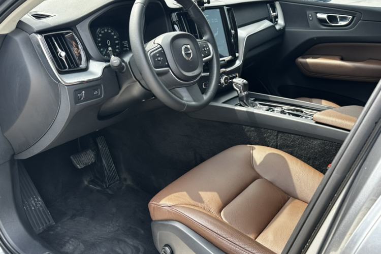 Used Volvo XC60 2019 T5 4x4 Smart Edition China V Standard Interior 3