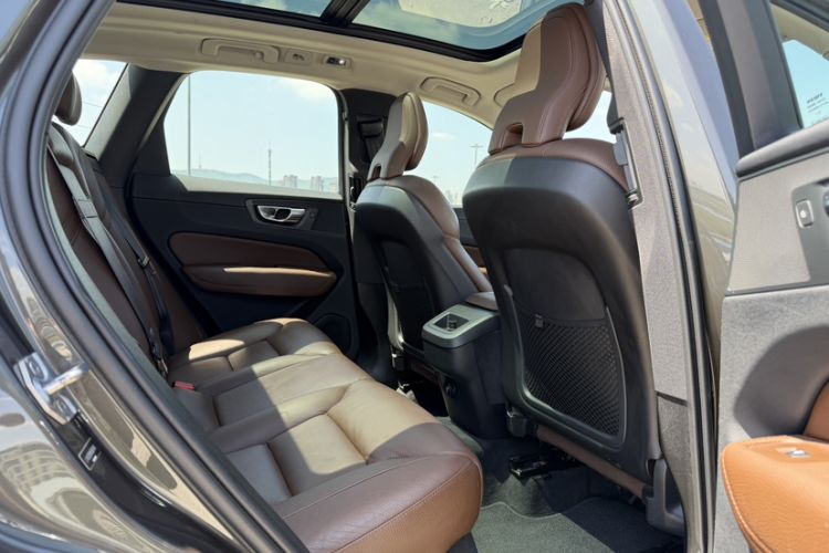 Used Volvo XC60 2019 T5 4x4 Smart Edition China VI Standard Interior 3
