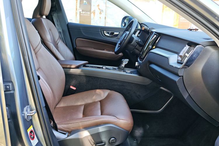 Used Volvo XC60 2019 T5 4x4 Zhiyuan Edition China VI Standard Interior 3