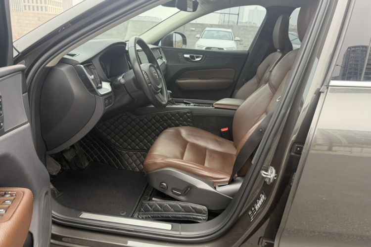 Used Volvo XC60 2019 T5 4x4 Smart Edition China V Standard Interior 3