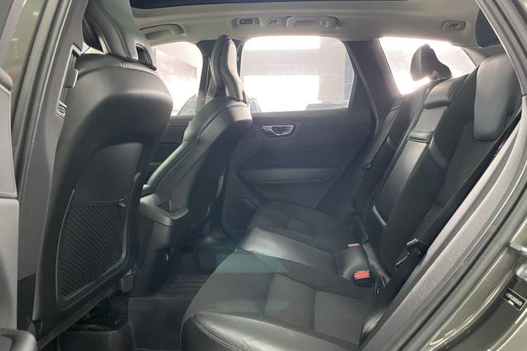 Used Volvo XC60 2019 T4 Zhiyi Edition China VI Interior 4