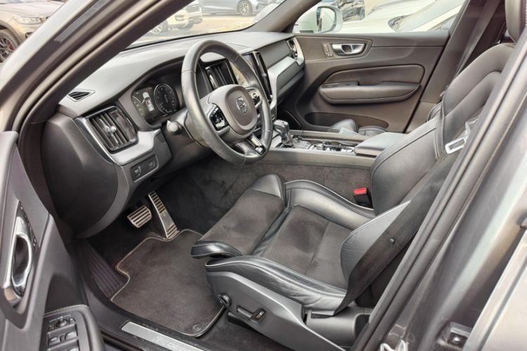 Used Volvo XC60 2019 T5 4x4 Zhiyuan Sport Edition China V Standard Interior 4