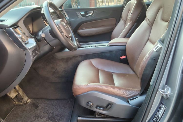 Used Volvo XC60 2019 T5 4x4 Smart Edition China V Standard Interior 4