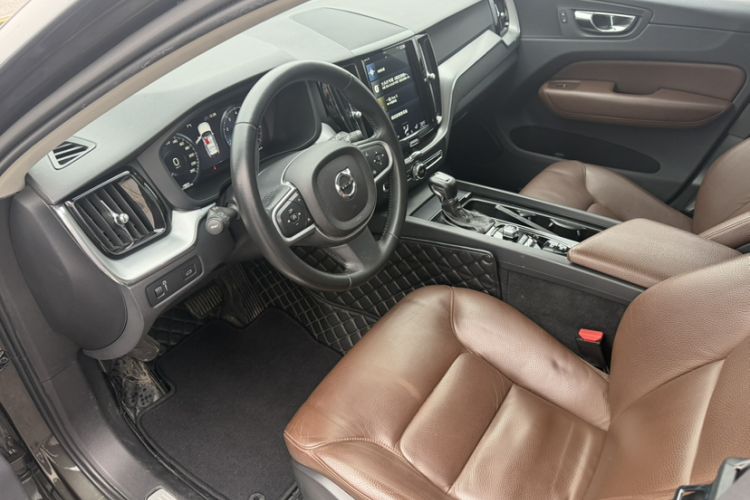 Used Volvo XC60 2019 T5 4x4 Smart Edition China V Standard Interior 5