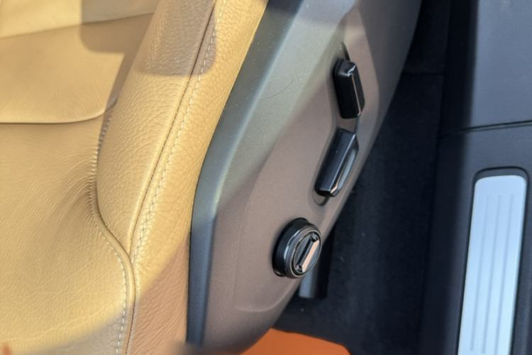 Used Volvo XC60 2019 T5 4x4 Smart Edition China VI Standard Interior 6