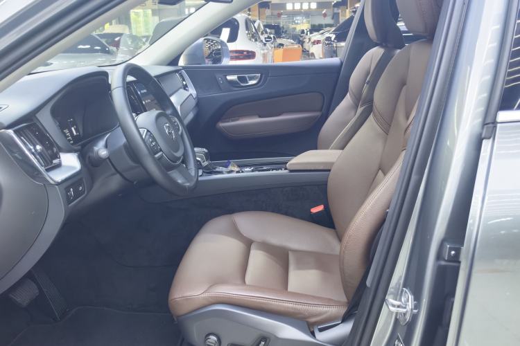 Used Volvo XC60 2019 T5 4x4 Smart Edition China VI Standard Interior 6