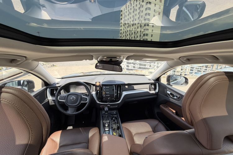 Used Volvo XC60 2019 T5 4x4 Smart Edition China VI Standard Interior 6