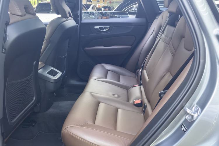Used Volvo XC60 2019 T5 4x4 Smart Edition China VI Standard Interior 7