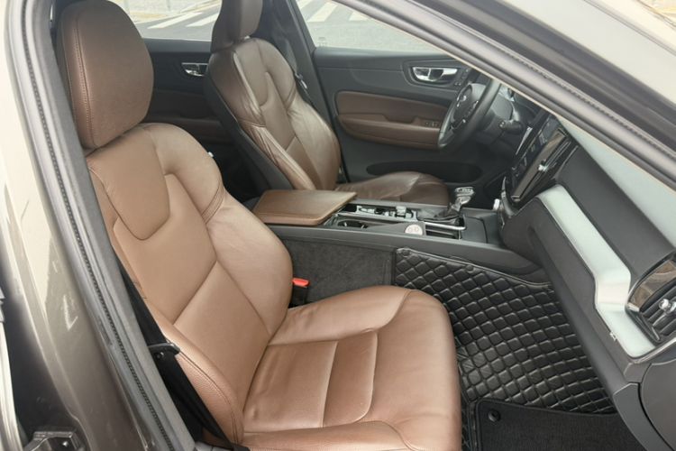 Used Volvo XC60 2019 T5 4x4 Smart Edition China V Standard Interior 7