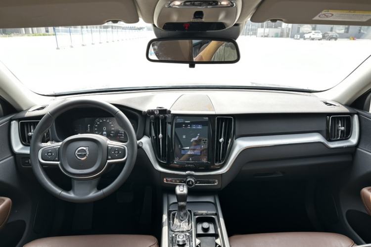 Used Volvo XC60 2019 T5 4x4 Smart Edition China V Standard Interior 8
